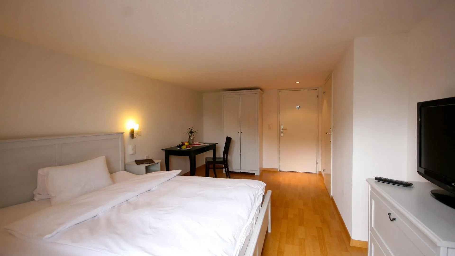 Gasthof Lowen Guest House Bassersdorf